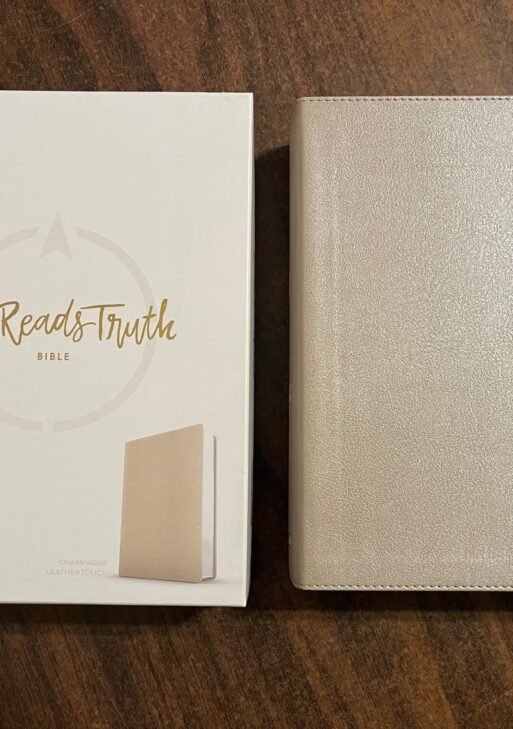 She Reads Truth Champagne leathersoft (Non- Index)