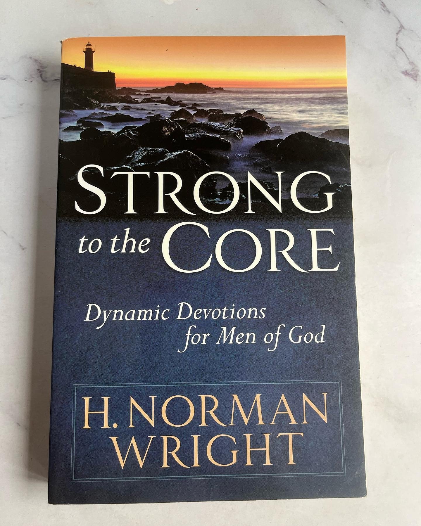 Strong to the Core: Devotions for dynamic men of God