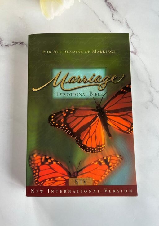 NIV Marriage Devotional Bible: For All Seasons of Marriage